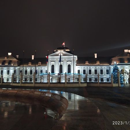 Krasny Byt S Vyhladmi V Historickom Centre Daire Bratislava Dış mekan fotoğraf