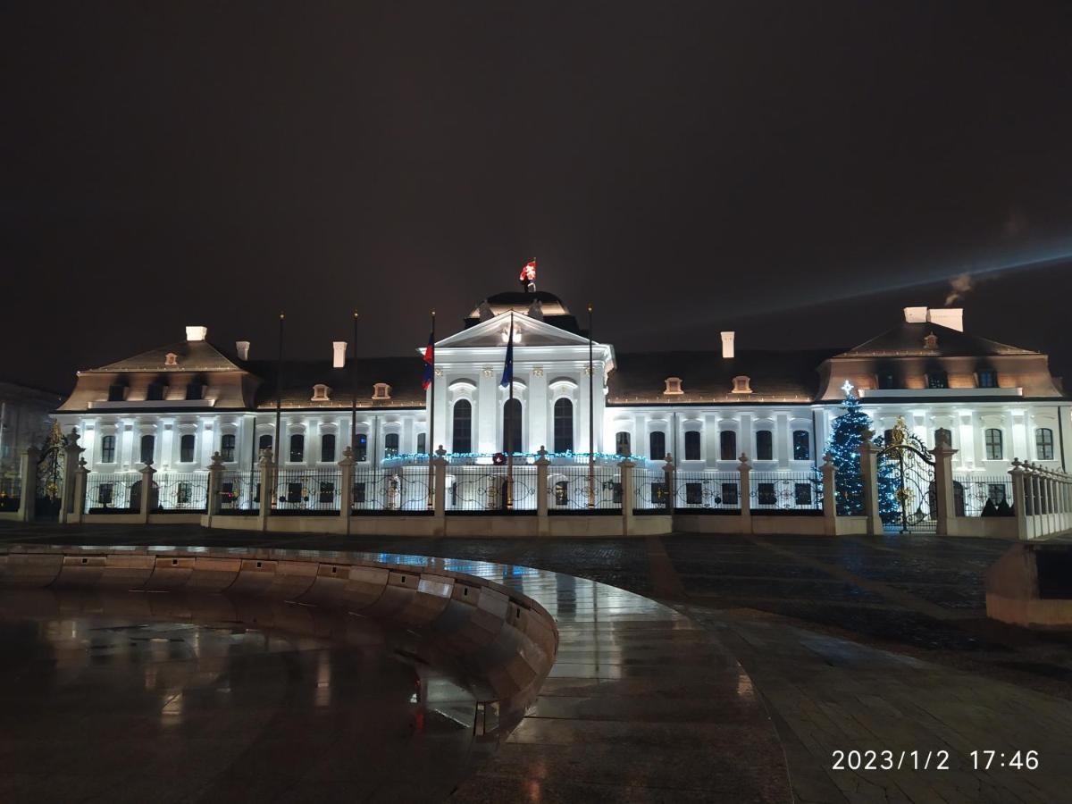 Krasny Byt S Vyhladmi V Historickom Centre Daire Bratislava Dış mekan fotoğraf